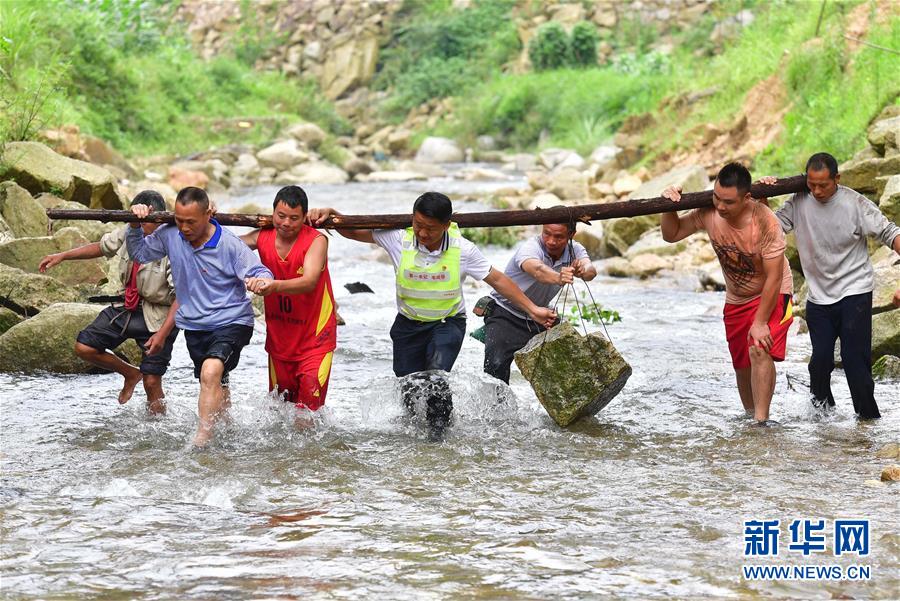 (脫貧攻堅(jiān))(7)苗山脫貧影像志——跨省區(qū)苗寨的聯(lián)合黨支部