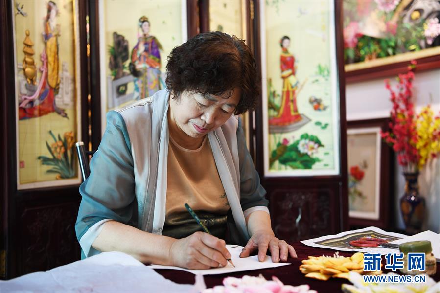 (圖片故事)(11)山西交城:母女傳承古老堆綾技藝
