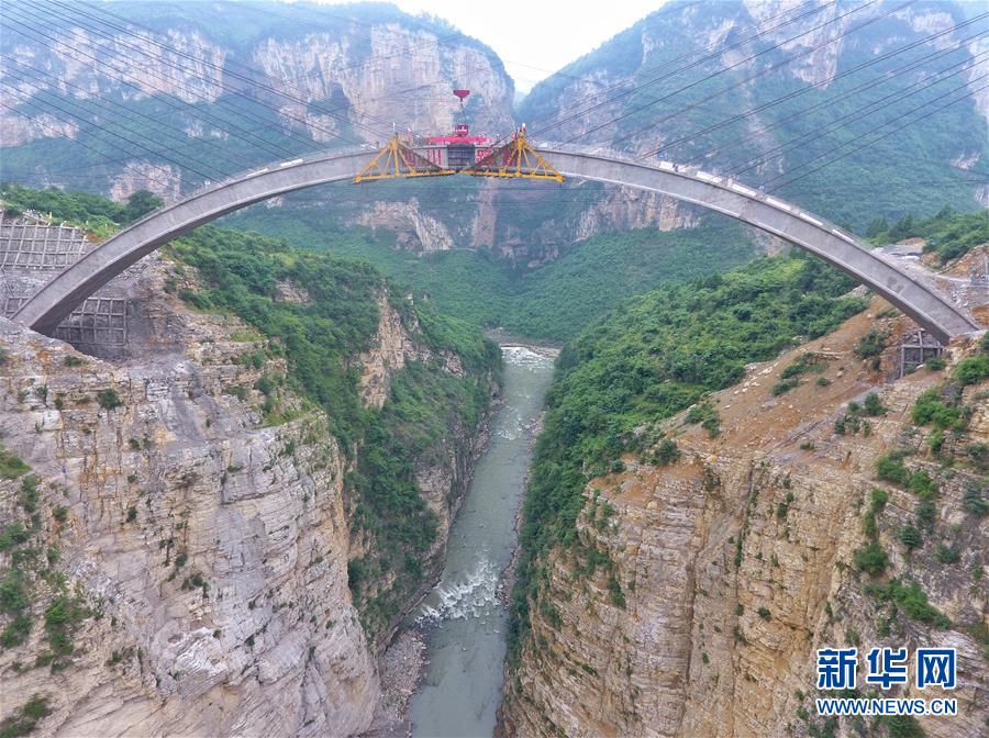 （經濟）（2）雞鳴三省大橋主拱圈合龍 年底將建成通車 