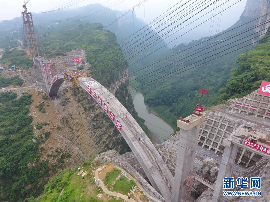 (經濟)(5)雞鳴三省大橋主拱圈合龍 年底將建成通車