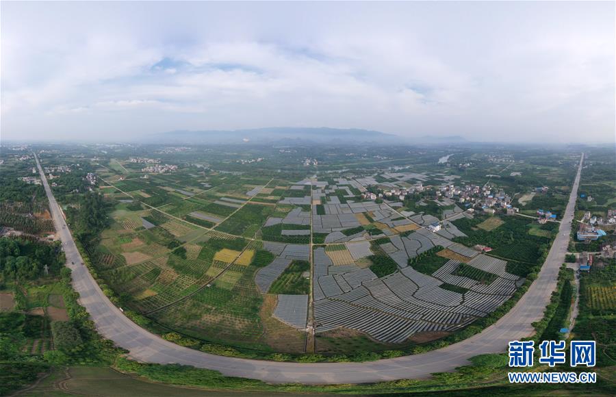 (壯麗70年·奮斗新時代——記者再走長征路)(3)紅軍當年經過地 山川今日格外美