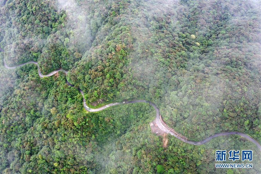 (壯麗70年·奮斗新時代——記者再走長征路)(5)紅軍當年經過地 山川今日格外美