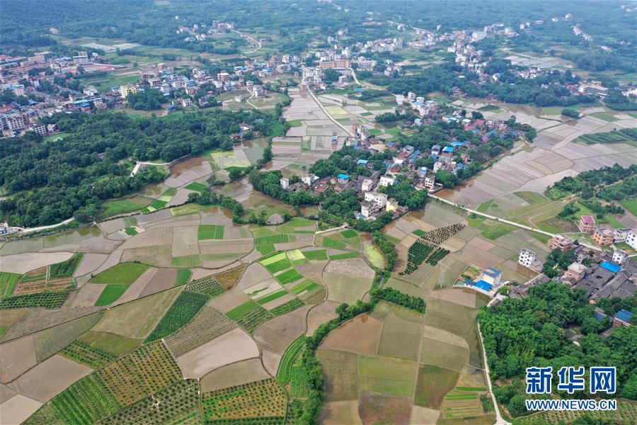 (壯麗70年·奮斗新時代——記者再走長征路)(6)紅軍當年經過地 山川今日格外美