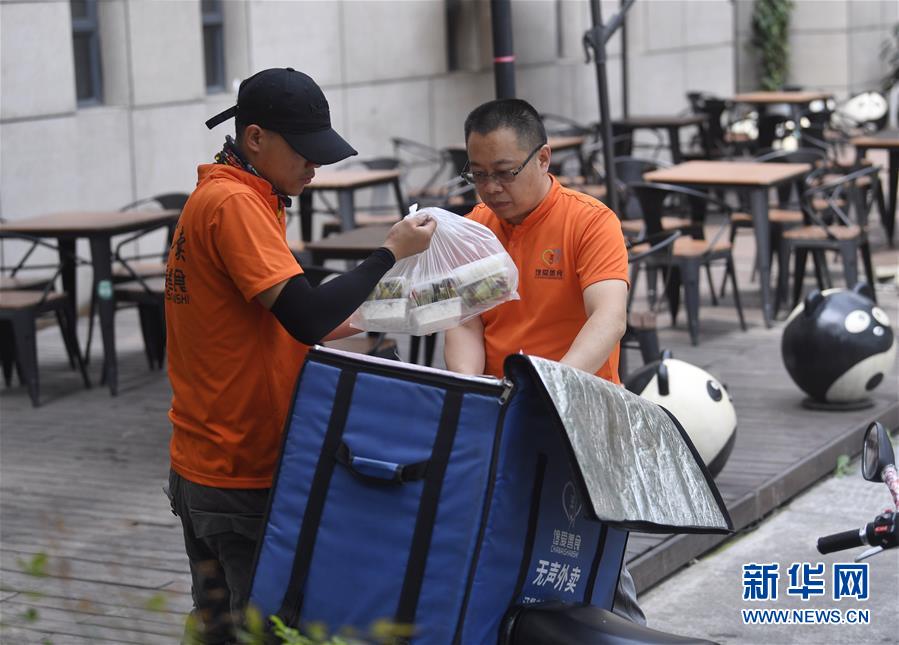 (圖片故事)(4)“無聲外賣”托起自食其力生活希望