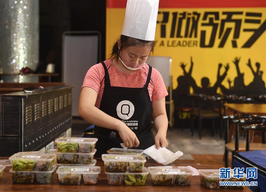 (圖片故事)(15)“無聲外賣”托起自食其力生活希望