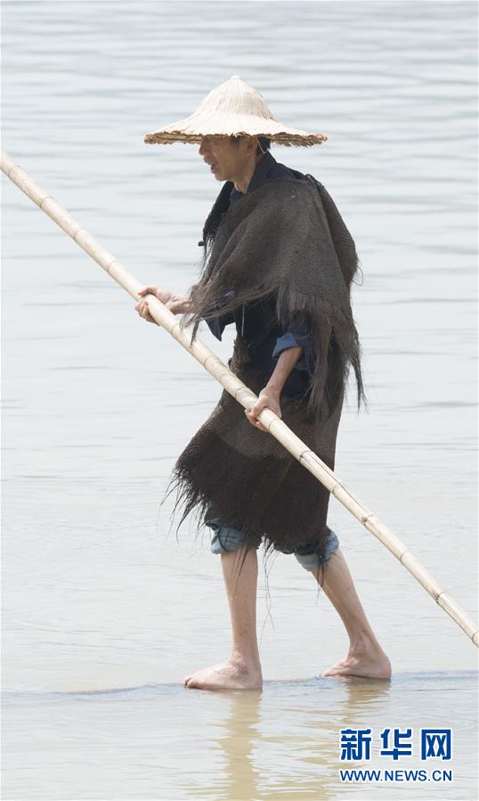(新華視界)(3)民間奇藝“一葦渡江”