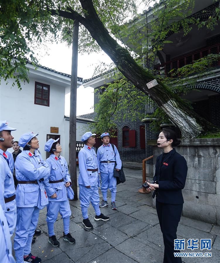 (新華全媒頭條·壯麗70年·奮斗新時代——記者再走長征路·圖文互動)(4)偉大轉折是怎樣發生的——重回遵義會議現場