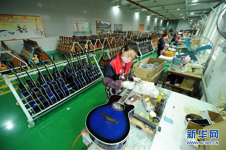 （在習近平新時代中國特色社會主義思想指引下——新時代新作為新篇章·圖文互動）（8）貴州正安：吉他奏響發展“神曲”