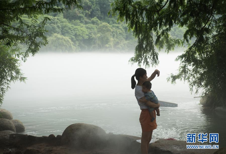 （社會(huì)）（2）浙江建德：江霧迷蒙好納涼