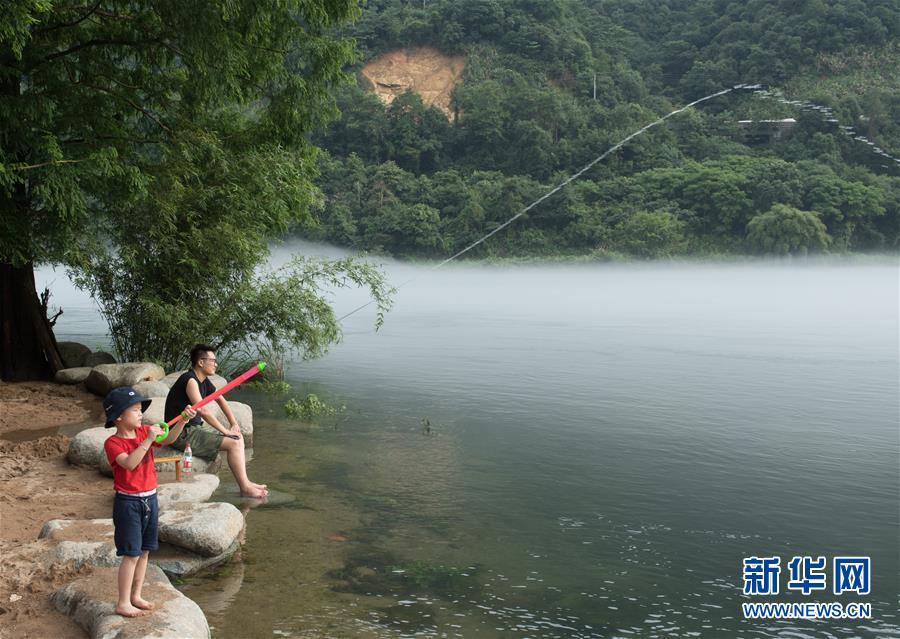 （社會(huì)）（4）浙江建德：江霧迷蒙好納涼