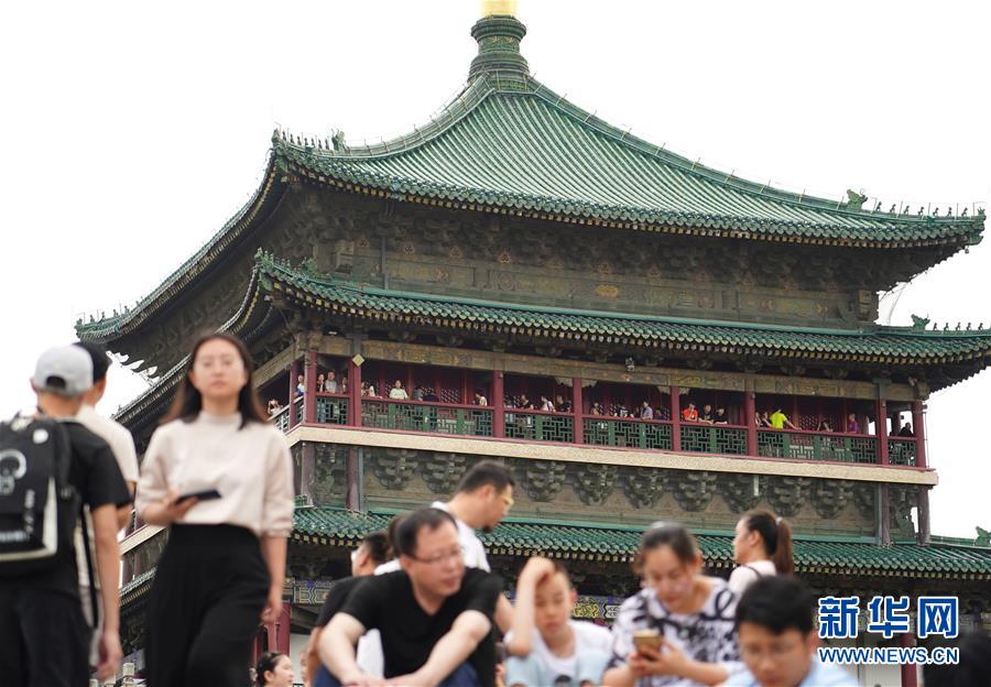 (經(jīng)濟(jì))(7)西安暑期旅游市場(chǎng)火爆