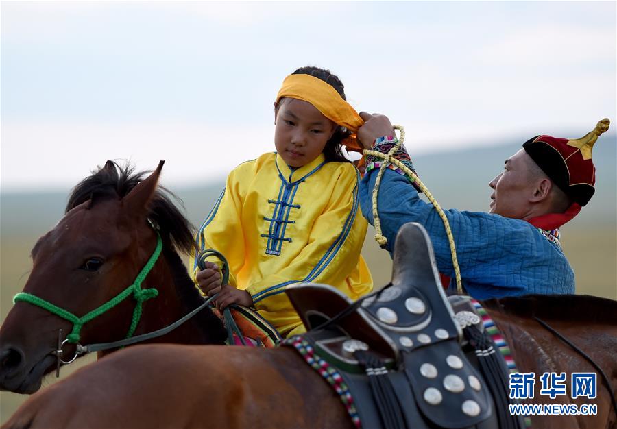（圖片故事）（4） 少女騎手馬背上“飛馳”的夏天