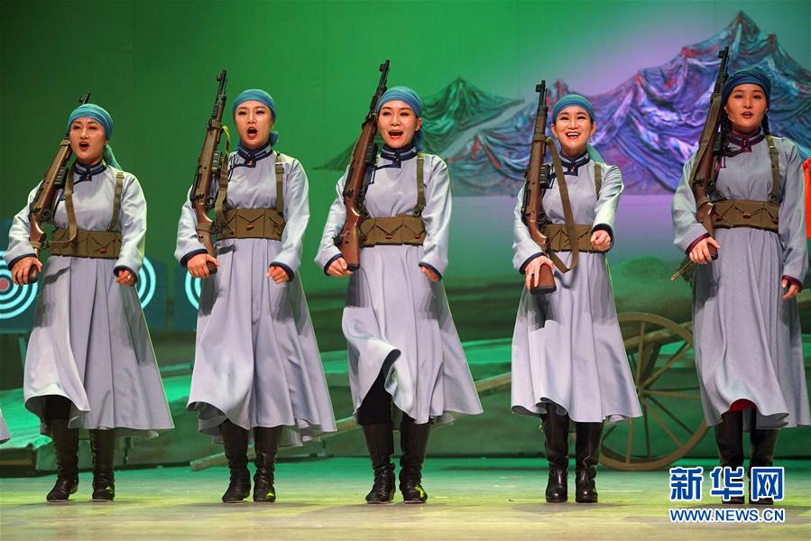（文化）（1）草原深處上演“朱日和情”