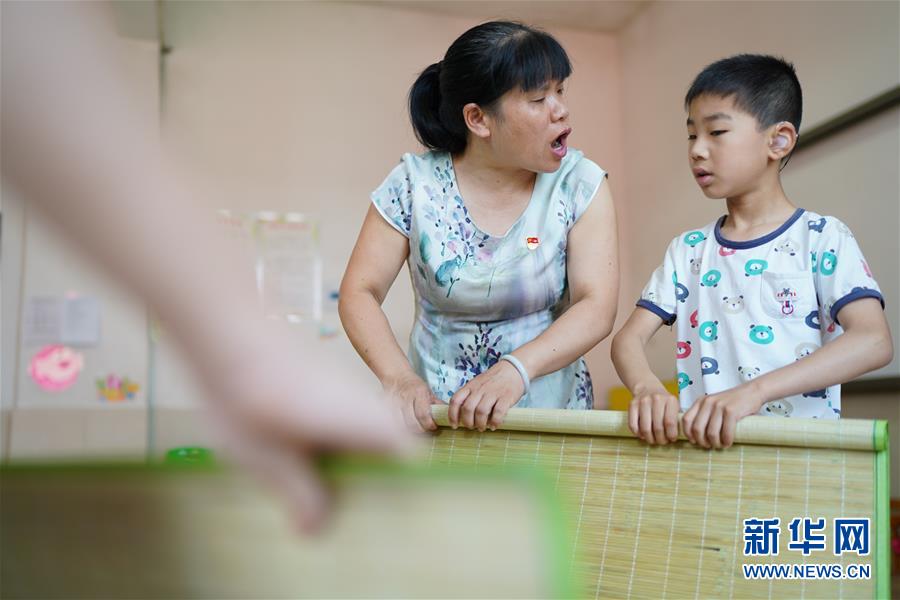 (圖片故事)(6)“劉媽媽”的22年愛心守護