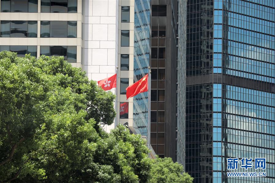 （圖文互動）（8）特寫：五星紅旗在香港高高飄揚