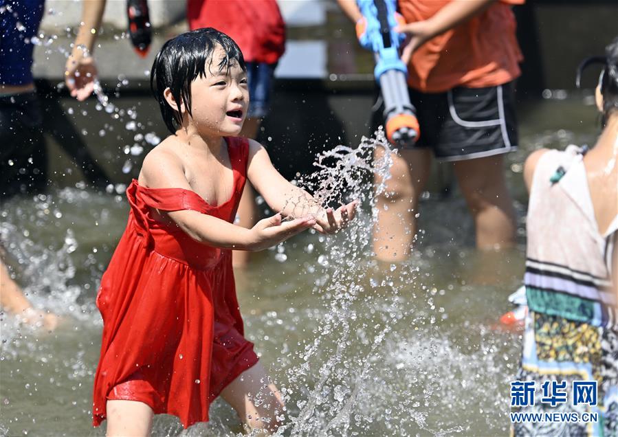 （社會）（5）海南保亭：嬉水祈福