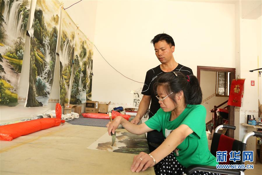 (圖片故事)(4)陸鳳竹的輪椅學(xué)畫(huà)路