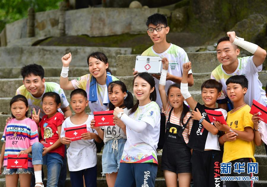 (社會(huì))(3)苗山脫貧影像志——澳門青年學(xué)子苗寨支教