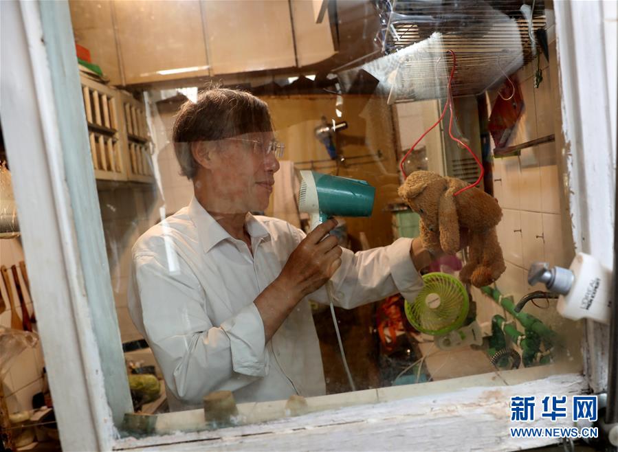 (圖片故事)(6)上海:七旬老人的“毛絨娃娃醫(yī)院”