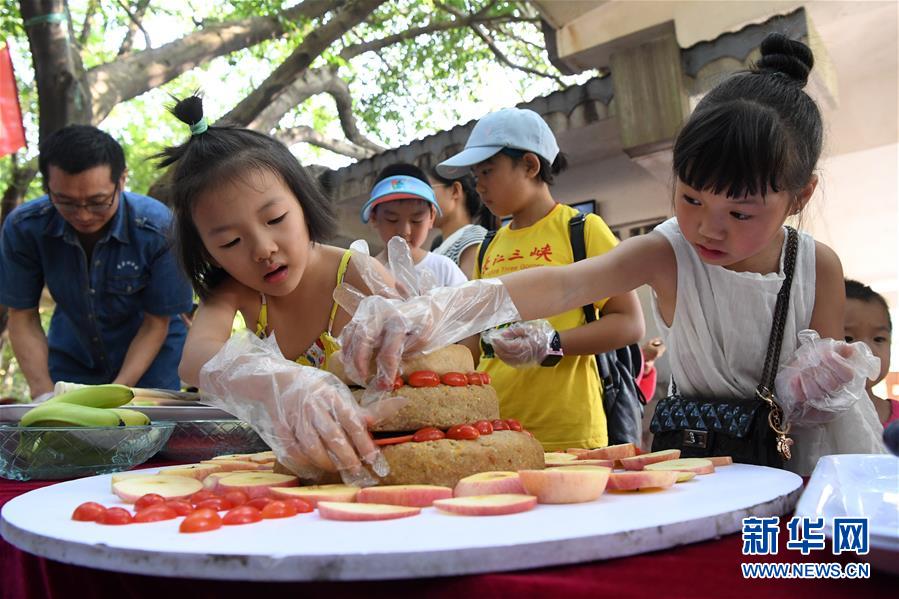 (圖文互動(dòng))(2)世界現(xiàn)存最年長(zhǎng)大熊貓迎來(lái)37歲生日