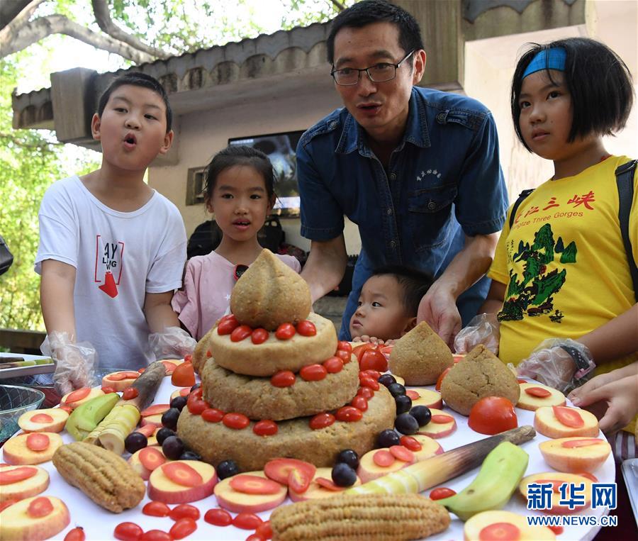(圖文互動(dòng))(3)世界現(xiàn)存最年長(zhǎng)大熊貓迎來(lái)37歲生日