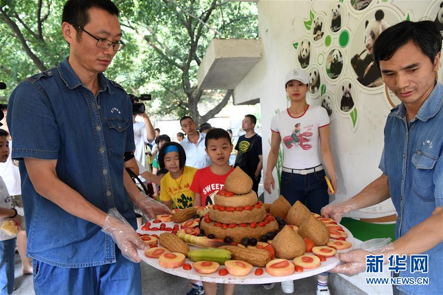 (圖文互動(dòng))(4)世界現(xiàn)存最年長(zhǎng)大熊貓迎來(lái)37歲生日