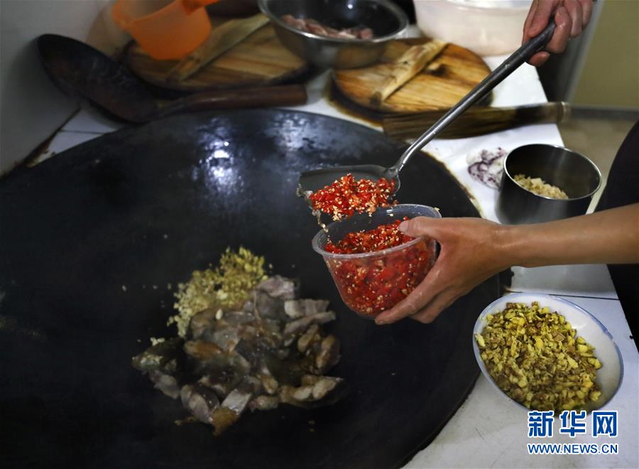 (圖片故事)(3)炒出脫貧的幸福“味道”