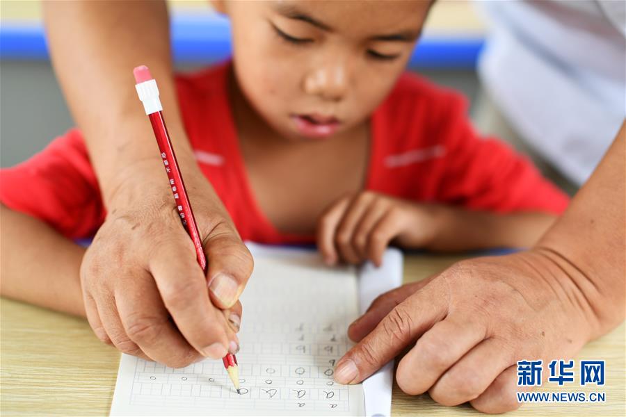 (圖片故事)(3)鄉村“微小學”的新學期