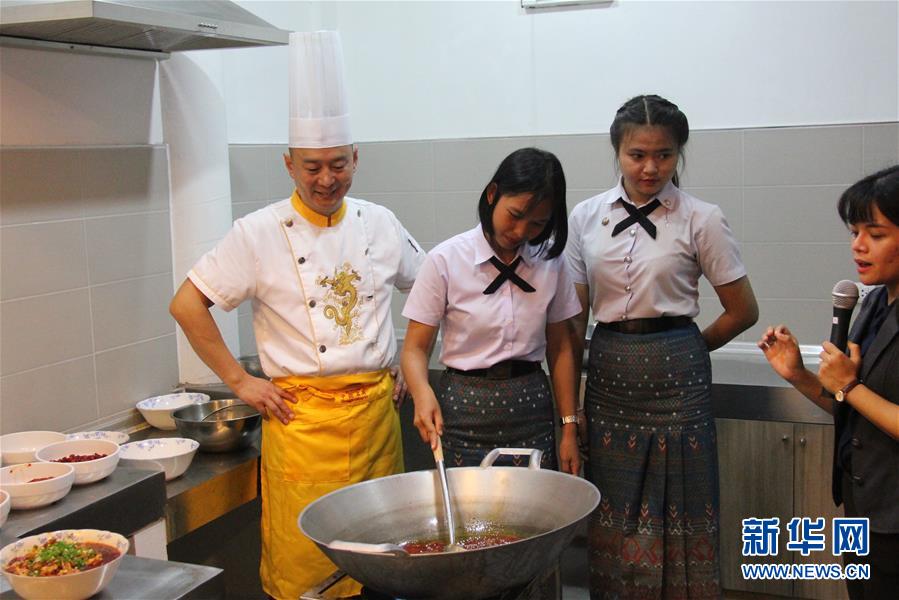 (國際·圖文互動)(3)泰國一孔子學院舉辦“中國廚房”美食文化節