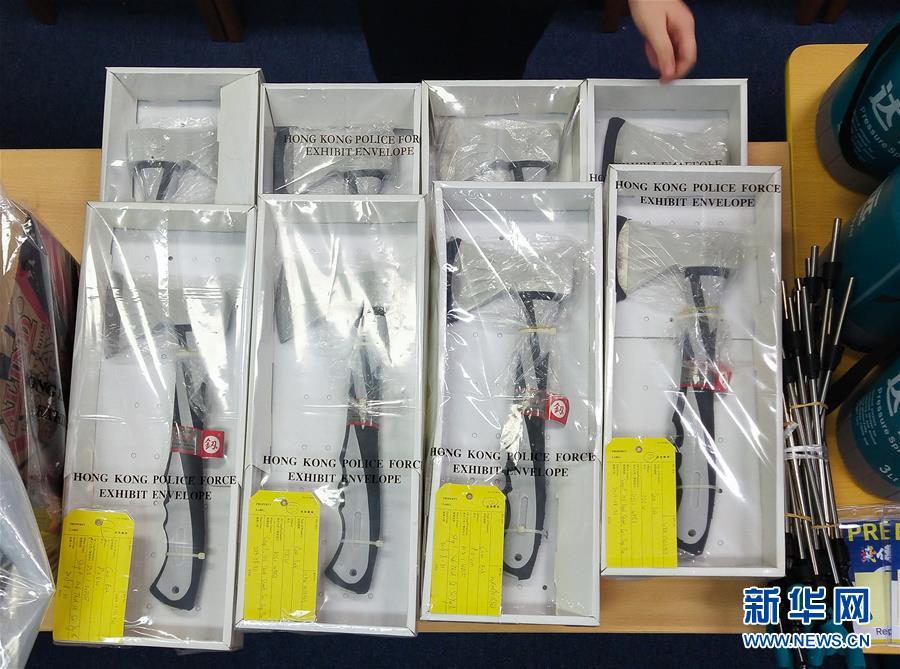 （港澳臺·圖文互動）（3）香港警方8月31日在港島西區拘捕8人 涉嫌藏有攻擊性武器
