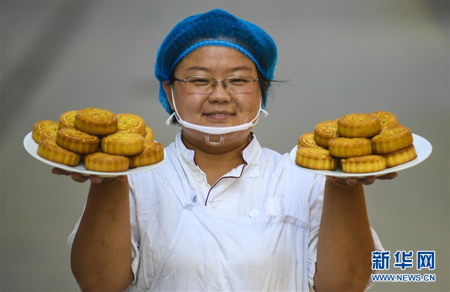（社會）（1）河北安平：趕制手工月餅迎中秋