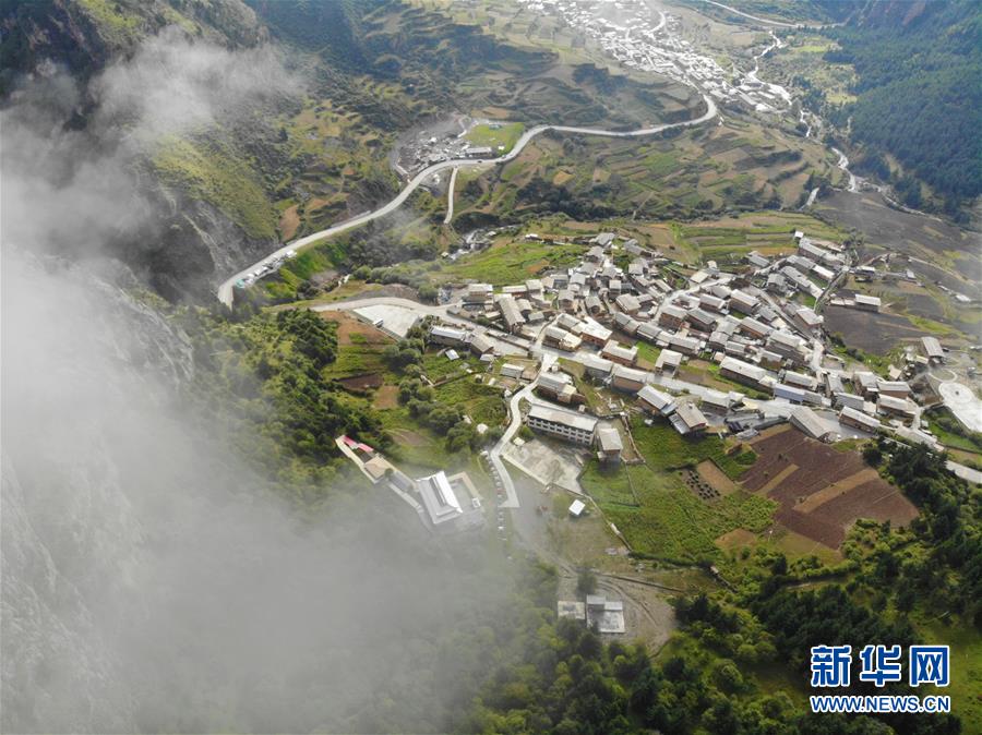 （XHDW）（4）霧中的“石頭城”——扎尕那