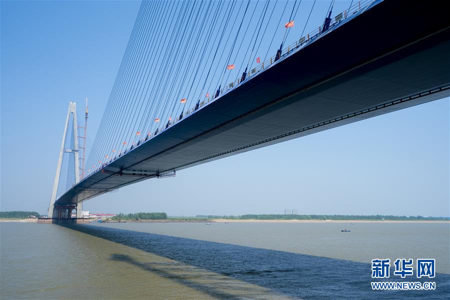 (經濟)(2)“最寬長江大橋”主體工程基本完工