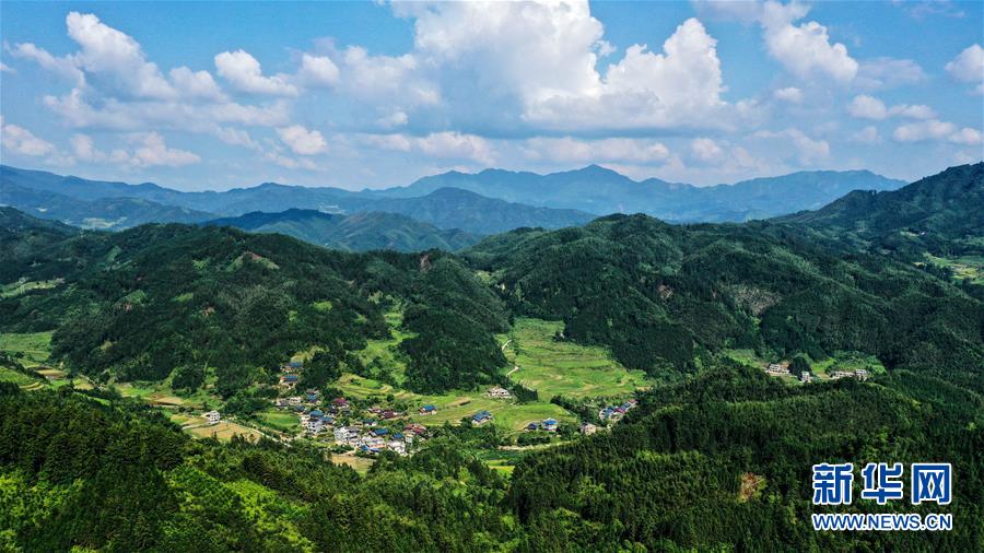 (美麗中國(guó))(7)苗鄉(xiāng)秋色美