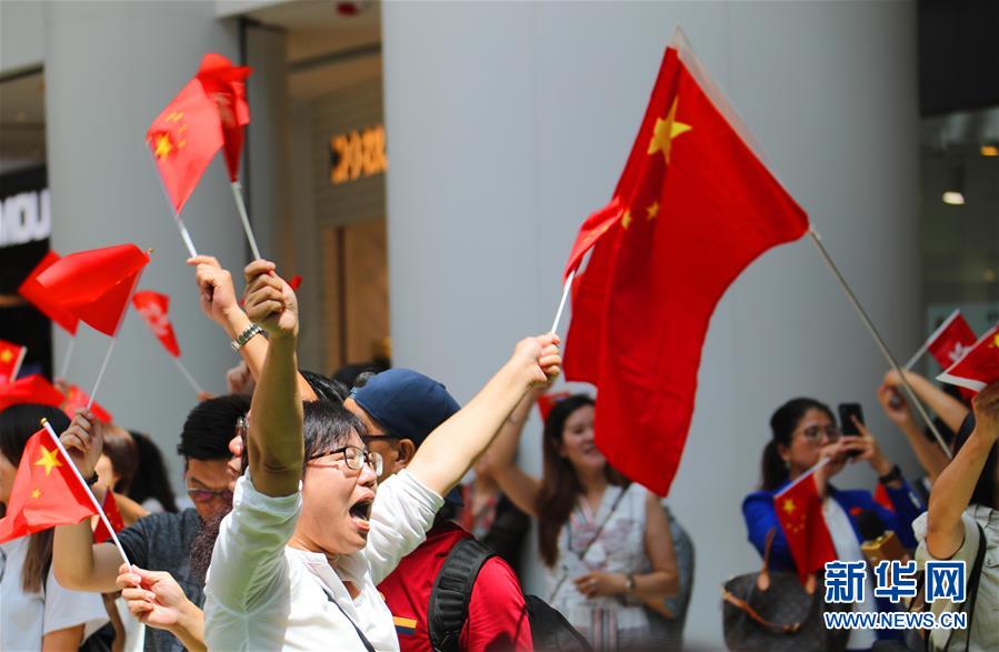 （社會）（1）香港舉行愛國快閃活動