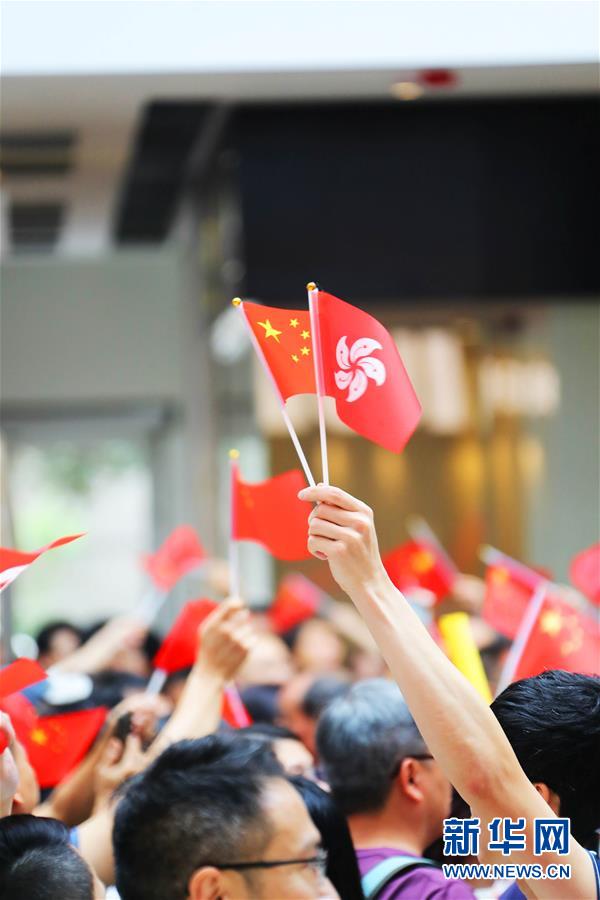 （社會）（2）香港舉行愛國快閃活動