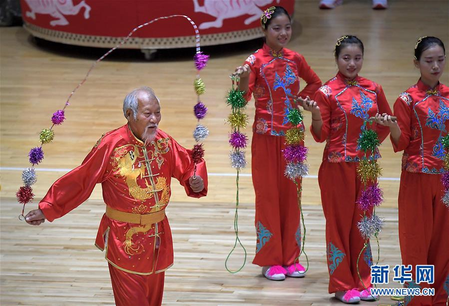 （民族運動會·圖文互動）（1）生命不息 跳繩不止——八旬“繩王”胡安民的健康中國夢（配本社同題文字稿）