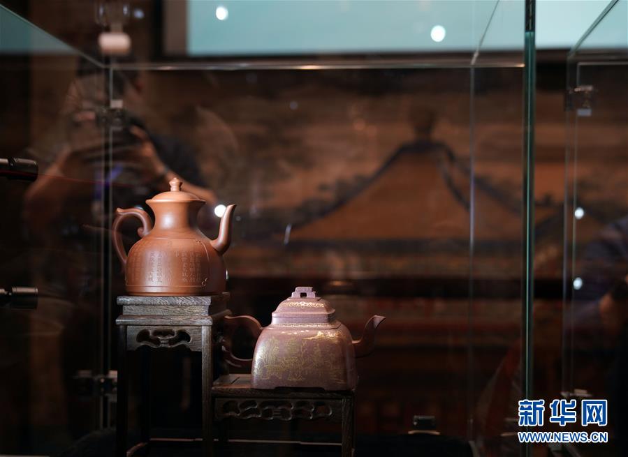 （社會(huì)）（1）仿宮廷紫砂器監(jiān)制項(xiàng)目亮相故宮博物院