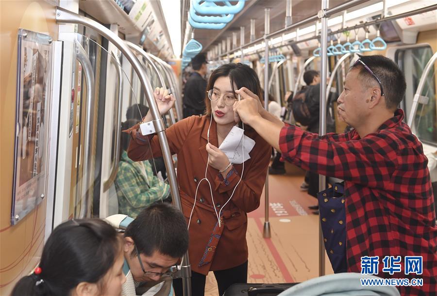 (社會)(5)成都地鐵推出“流動博物館”主題列車
