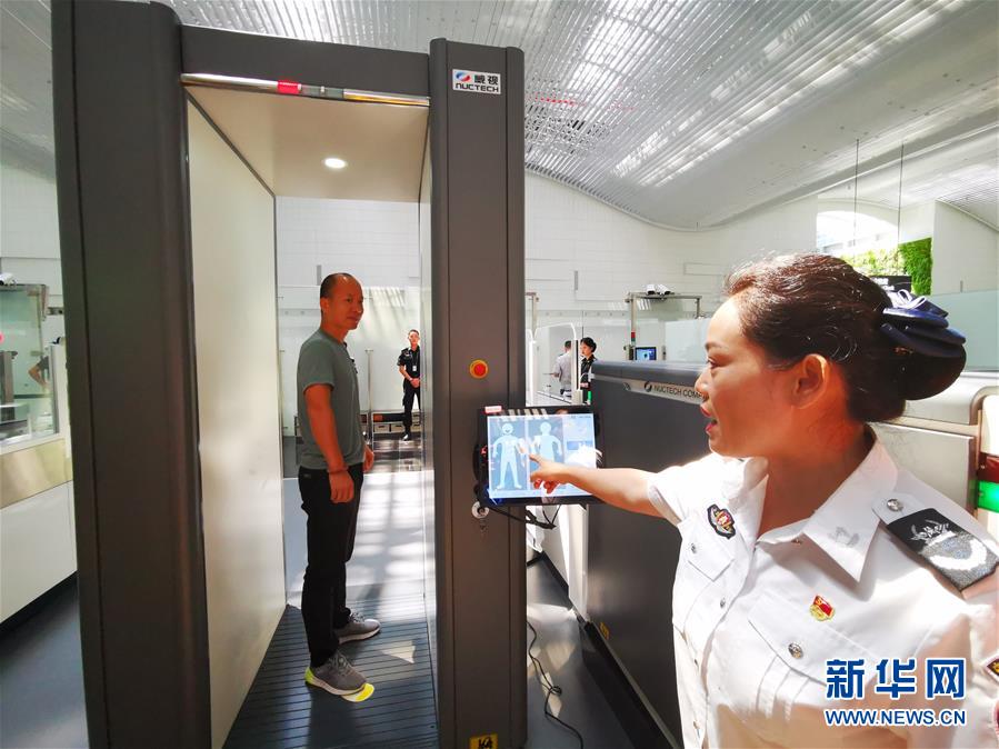 （圖文互動）中國民航局在廣州白云國際機場試點推動智慧安檢新模式