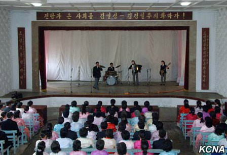 朝鮮舉行招待會和文藝演出慶祝建軍83周年（圖）
