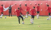 國足熱身賽兩球完勝河南隊 李鐵發文感謝球員