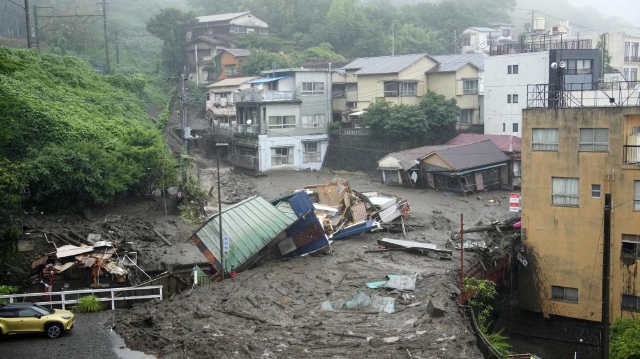 日本靜岡縣發生大規模泥石流致約20人失聯