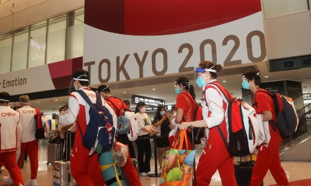 中國體育代表團部分成員抵達日本東京