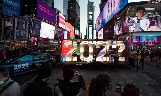 “2022”燈光裝置亮相時報廣場（高清組圖）