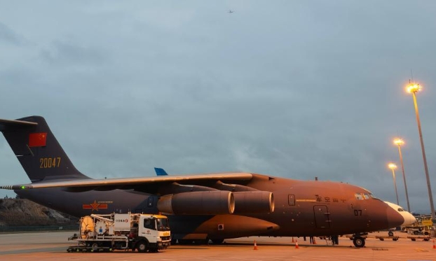 中國空軍兩架運-20飛機完成赴湯加運送救災物資任務后返部歸建(高清組圖)