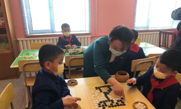 把學校建成孩子們健康成長的搖籃——探訪平壤中等學院和平壤初等學院(高清組圖)