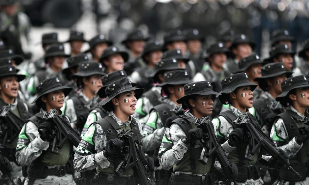 墨西哥舉行閱兵慶祝獨立日（高清組圖）