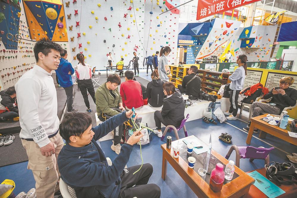 福州舉辦了首期攀巖指導員職業(yè)技能鑒定培訓班