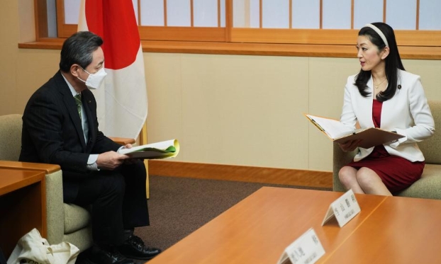 日本沖繩縣議員代表團向日本政府遞交和平外交意見決議書（高清組圖）